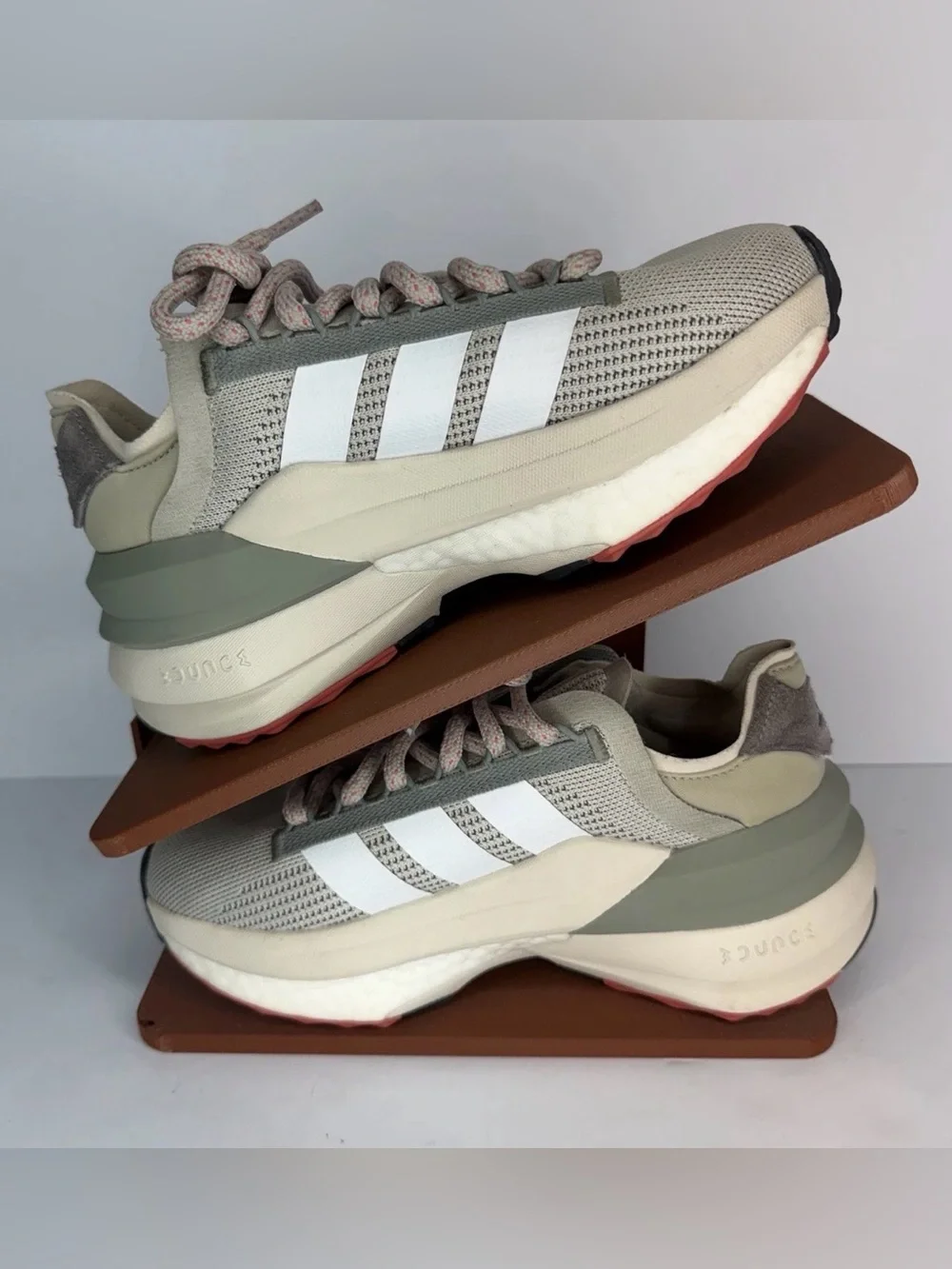 Adidas Avryn_X Women’s Size 5 Sneakers Running Shoes Putty Gray/Silver Pebble